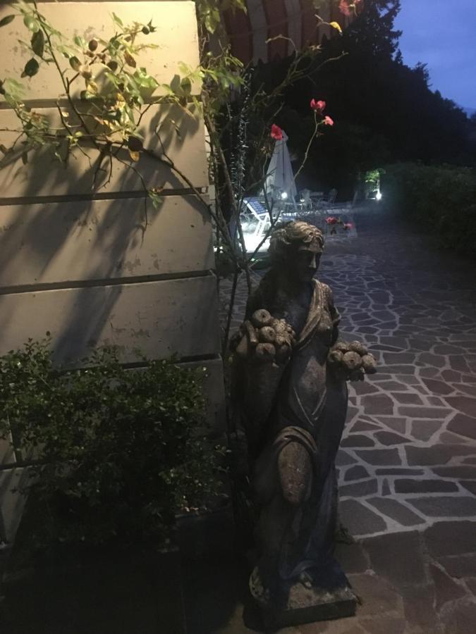 瓦雷纳别墅 瓦伦纳 外观 照片